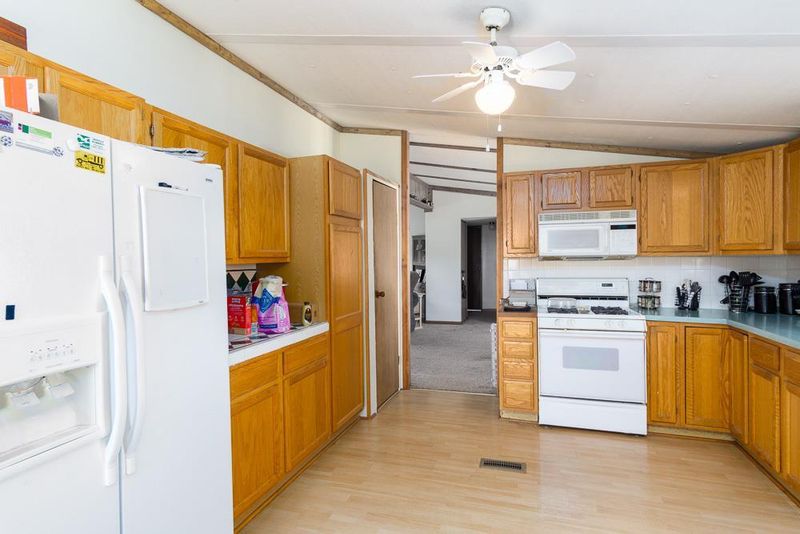 581 N 900 Rd, Lawrence, KS 66047