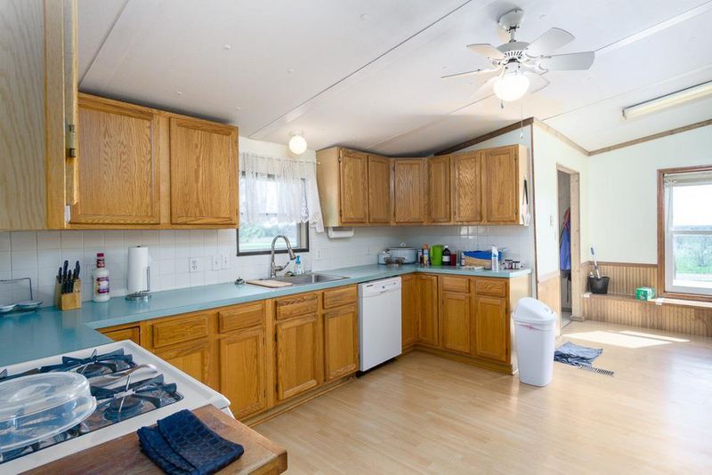 581 N 900 Rd, Lawrence, KS 66047