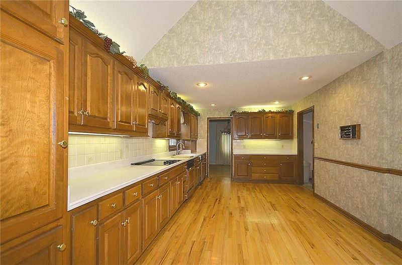 3512 NE 61st St, Gladstone, MO 64119