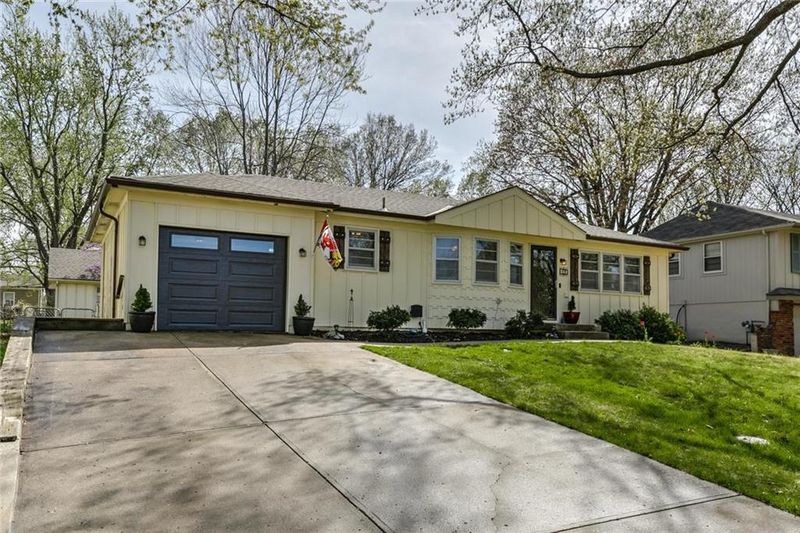 123 E 132nd Ter, Kansas City, MO 64145