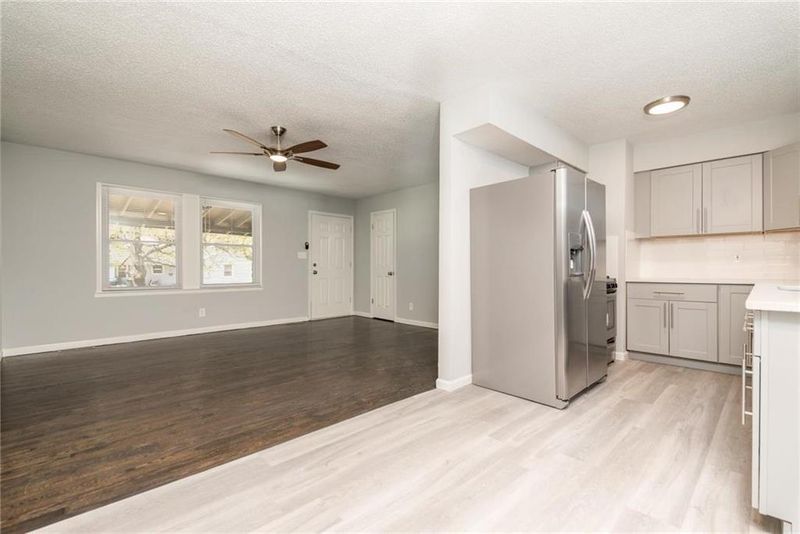 605 W Colonel Dr, Independence, MO 64050