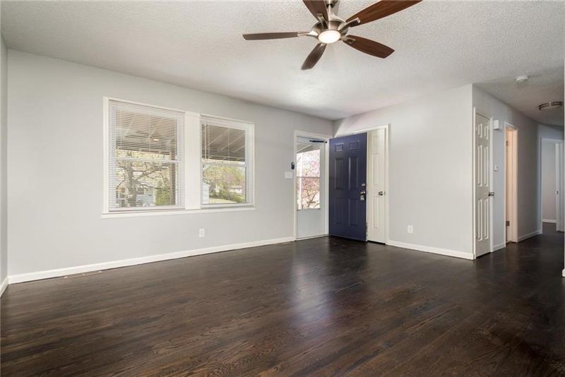 605 W Colonel Dr, Independence, MO 64050