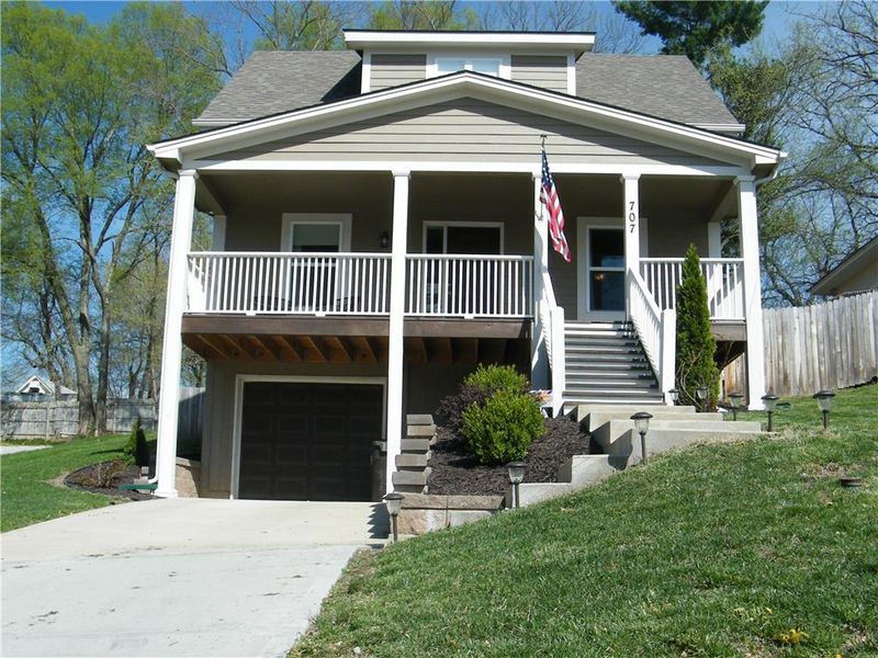 707 S Overton Ave, Independence, MO 64053