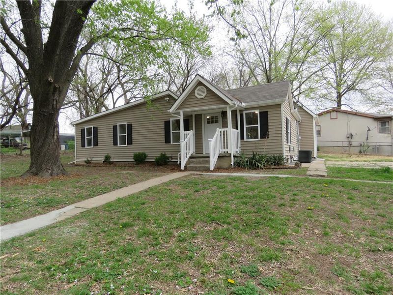 2317 3rd Ave, Leavenworth, KS 66048