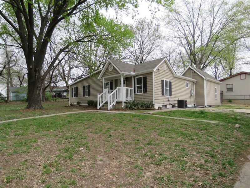 2317 3rd Ave, Leavenworth, KS 66048
