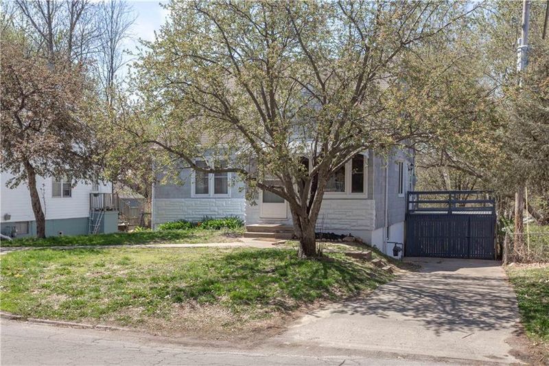 204 S 31st St, St Joseph, MO 64501