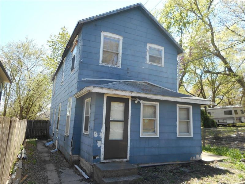 744 Kickapoo St, Leavenworth, KS 66048