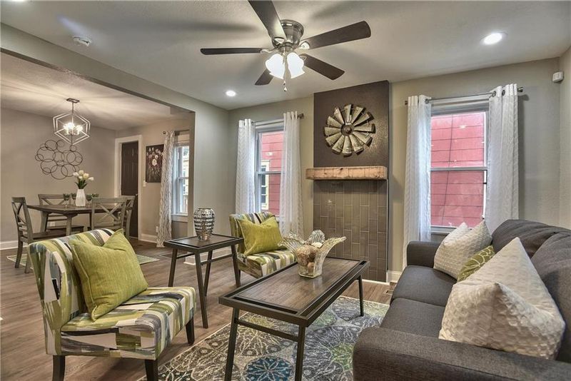 4621 Tracy Ave, Kansas City, MO 64110