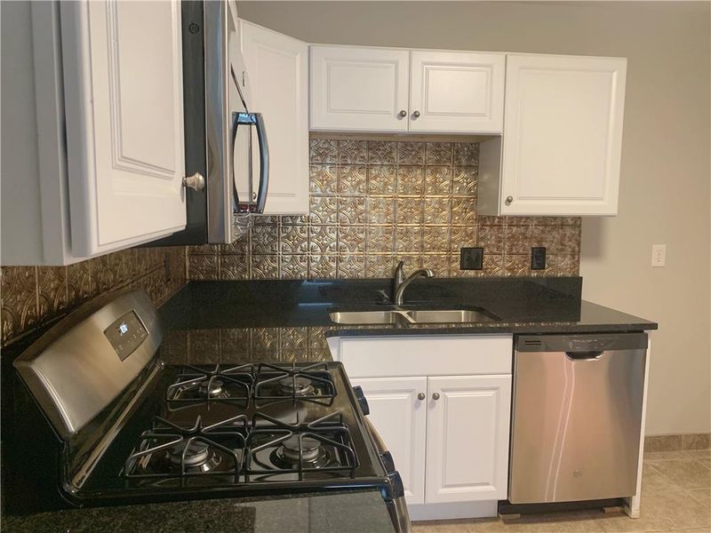 1227 E 22nd Ave, Kansas City, MO 64116
