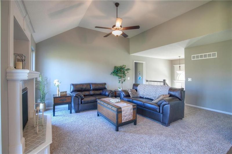 11611 N Farley Ave, Kansas City, MO 64157