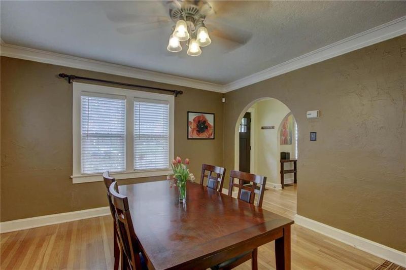35 E 68th Ter, Kansas City, MO 64113