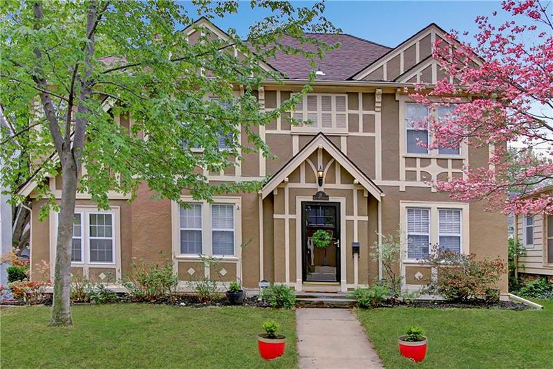 35 E 68th Ter, Kansas City, MO 64113