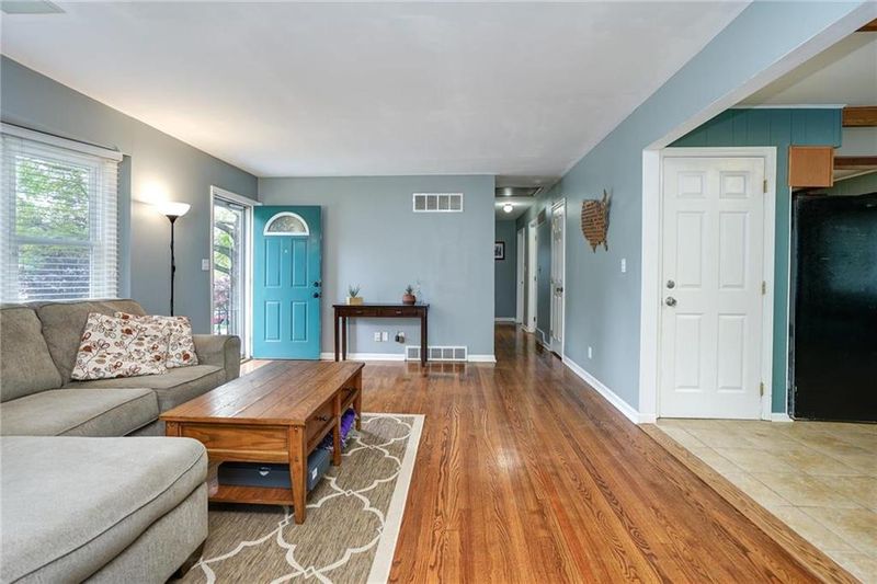 424 E 90th Ter, Kansas City, MO 64131