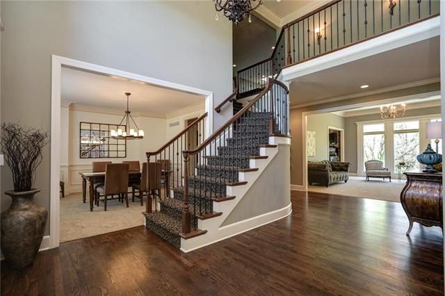 14602 Grandview St, Overland Park, KS 66221
