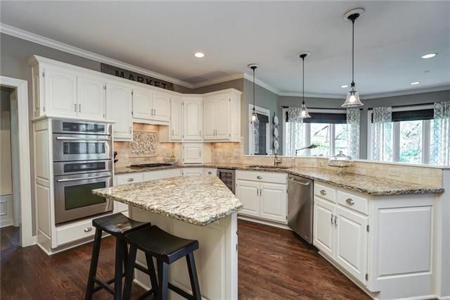 14602 Grandview St, Overland Park, KS 66221