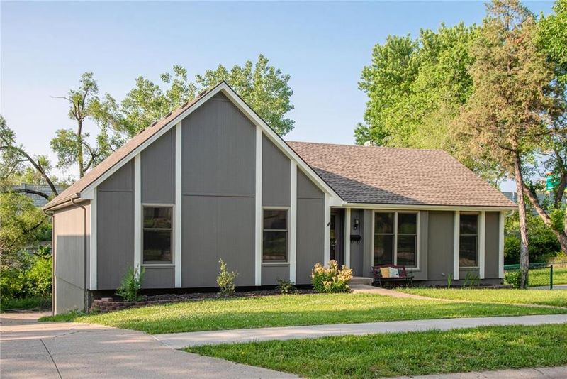 3226 E 104th St, Kansas City, MO 64137
