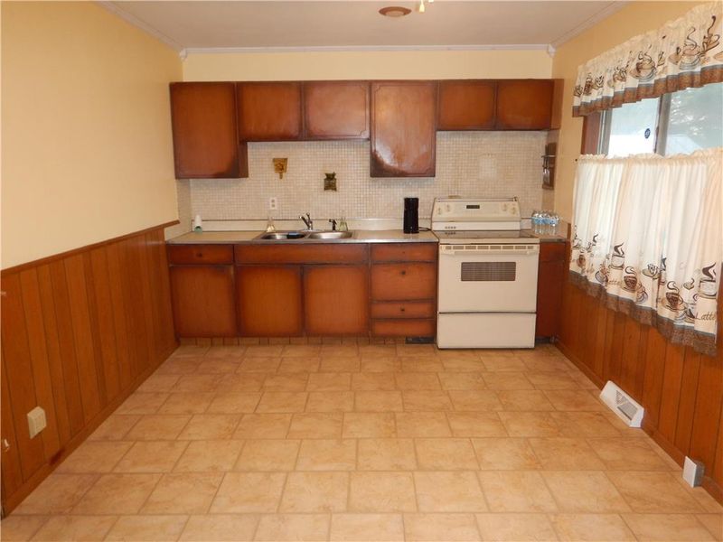 8506 E 99th St, Kansas City, MO 64134