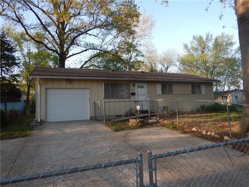 8506 E 99th St, Kansas City, MO 64134