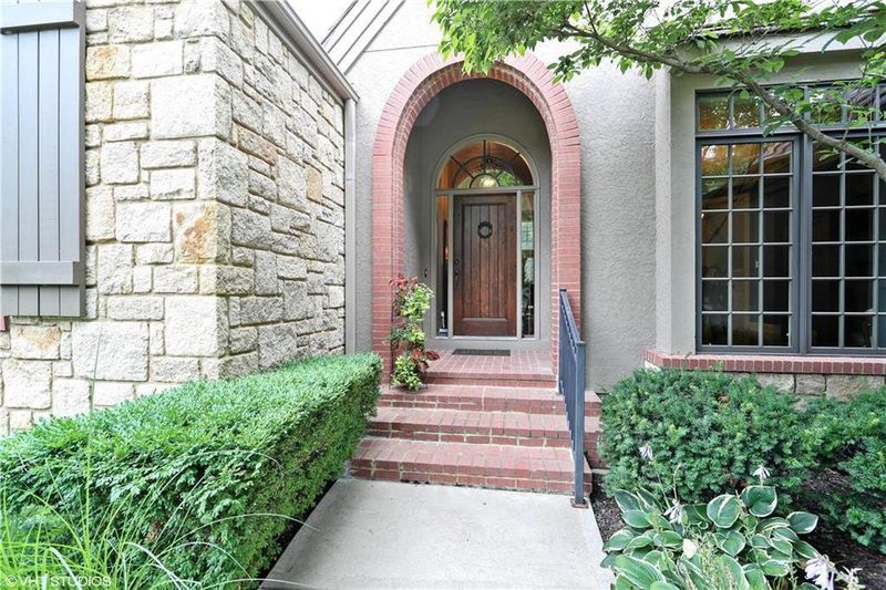 11005 W 141st St, Overland Park, KS 66221