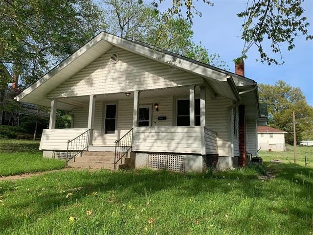 105 May St, Dearborn, MO 64439