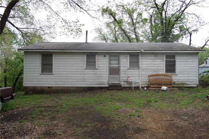 148 N 11th St, Lexington, MO 64067