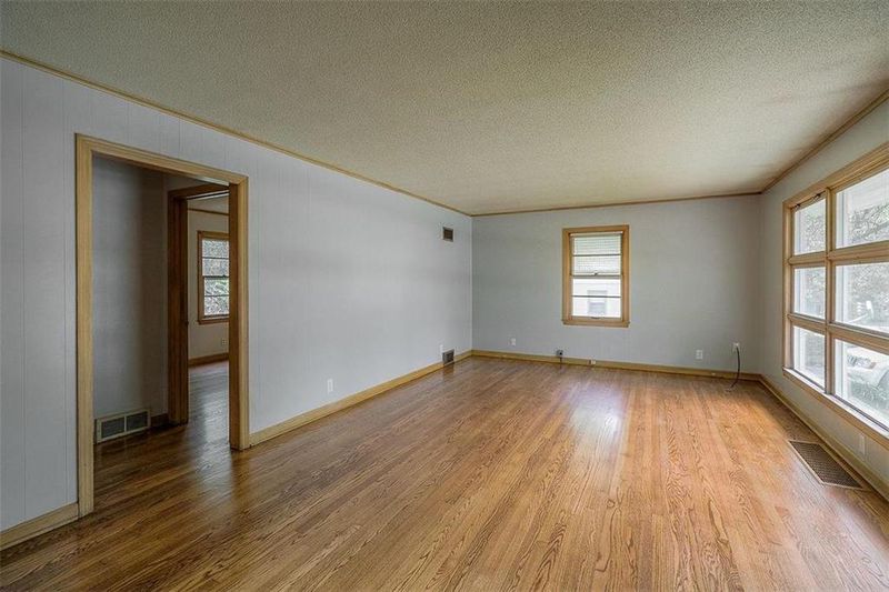 5666 Edith Ave, Kansas City, KS 66104