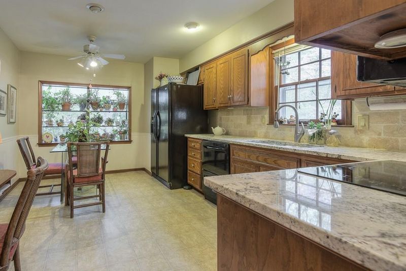 9636 Beverly Dr, Overland Park, KS 66207