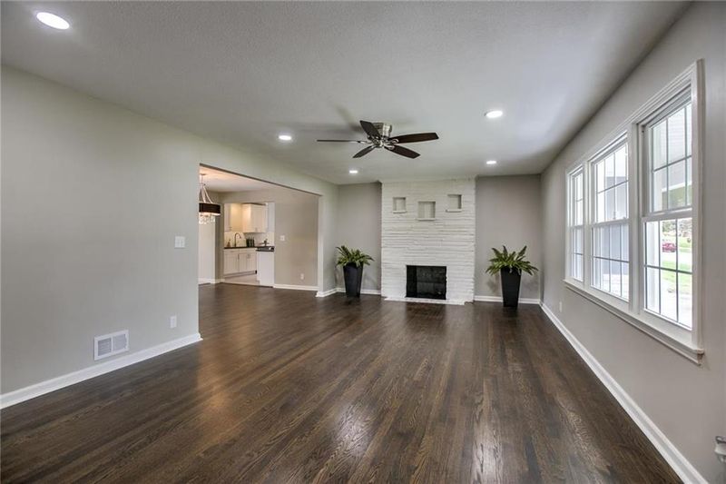 416 E 78th Ter, Kansas City, MO 64131