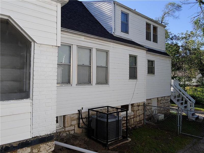 1170 E 76th Ter, Kansas City, MO 64131