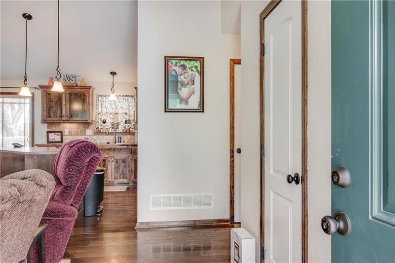2303 S Owings St, Oak Grove, MO 64075