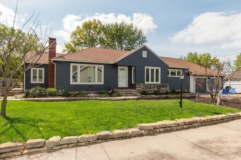 5504 W 99th St, Overland Park, KS 66207