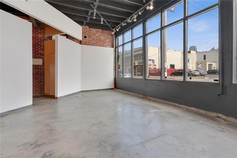 413 E 18th St, Kansas City, MO 64108