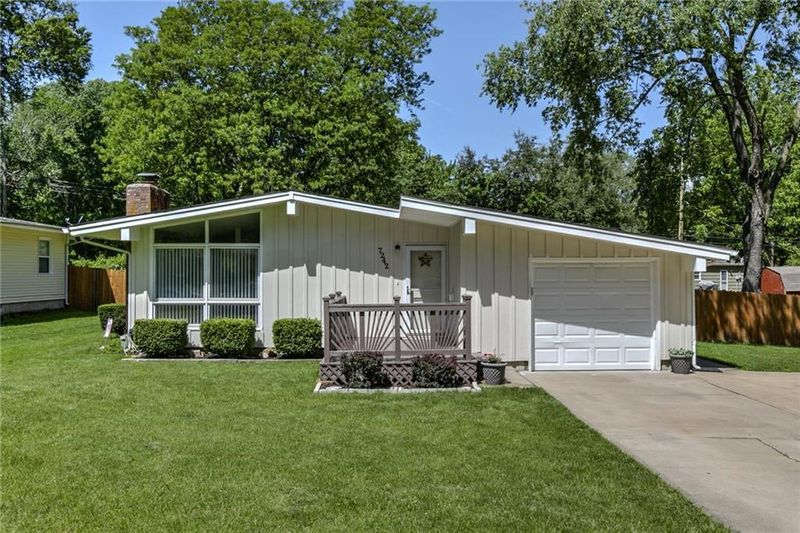 7242 Lowell Ave, Overland Park, KS 66204
