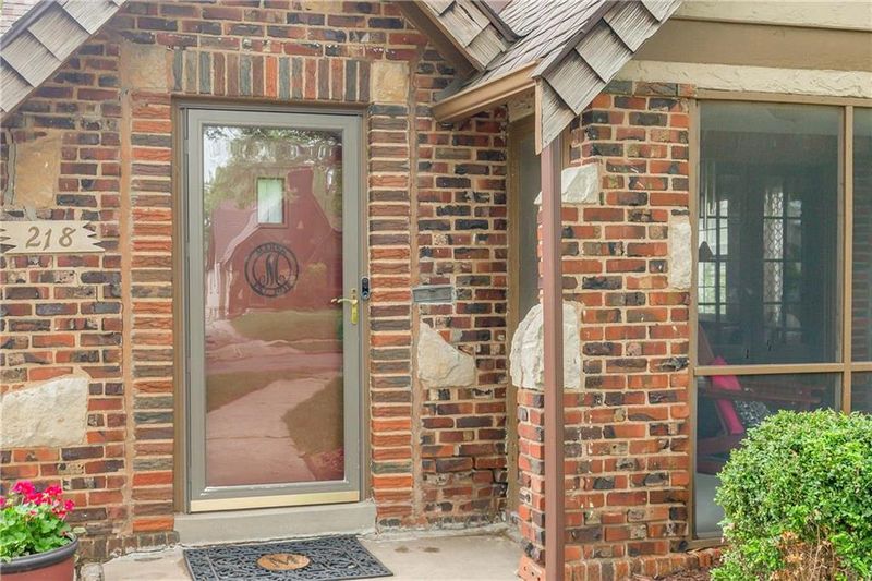 218 E 72nd Ter, Kansas City, MO 64114