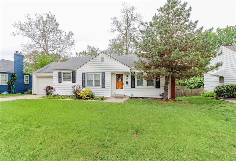 18 E Navajo Ln, Kansas City, MO 64114