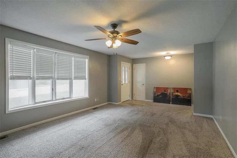 2 Clark Ave, Platte City, MO 64079
