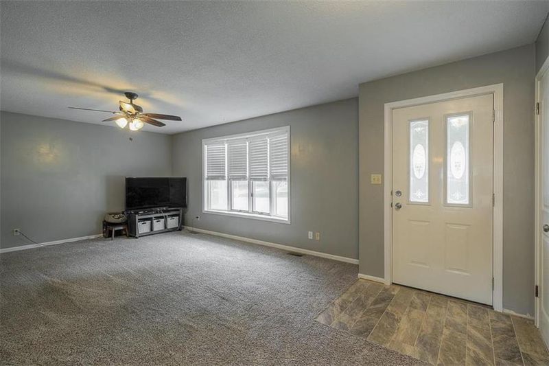 2 Clark Ave, Platte City, MO 64079