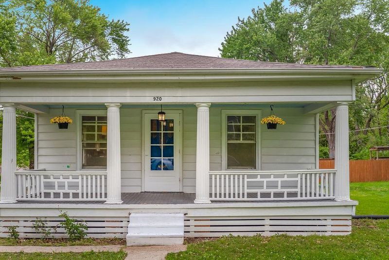 920 W 84th St, Kansas City, MO 64114