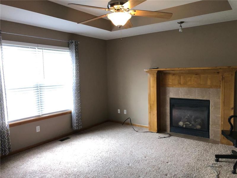 403 E Phillips St, Odessa, MO 64076