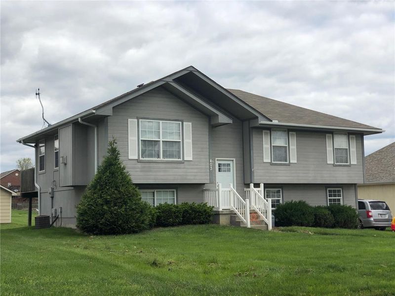 403 E Phillips St, Odessa, MO 64076