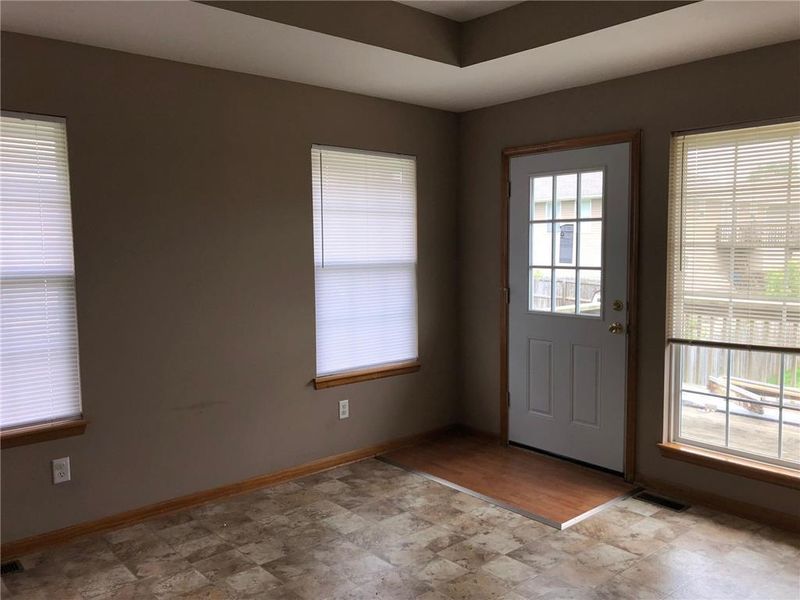 403 E Phillips St, Odessa, MO 64076