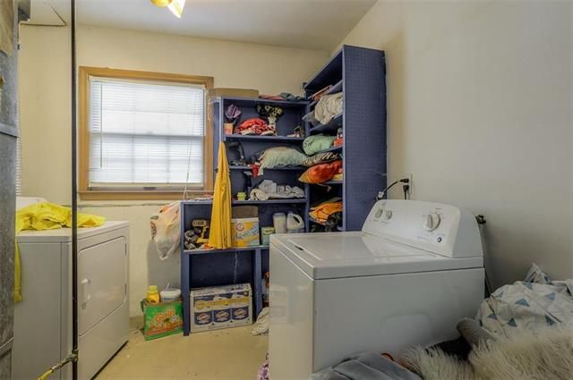 4311 E 104th St, Kansas City, MO 64137