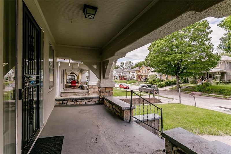 3801 College Ave, Kansas City, MO 64128