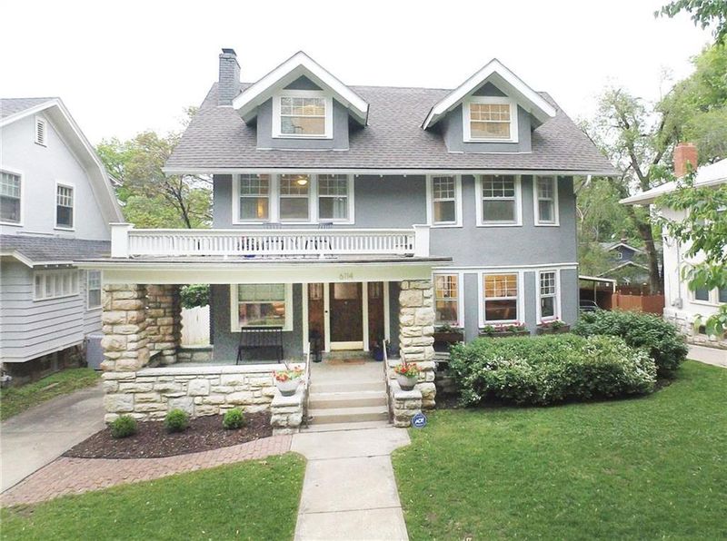 6114 Walnut St, Kansas City, MO 64113