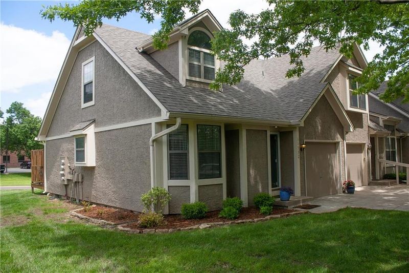 11532 W 113 St, Overland Park, KS 66210