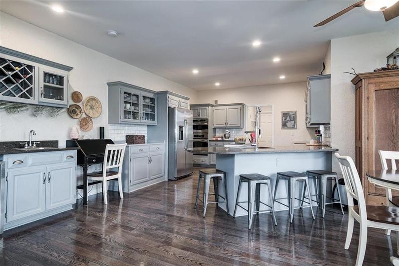 13804 Craig St, Overland Park, KS 66223