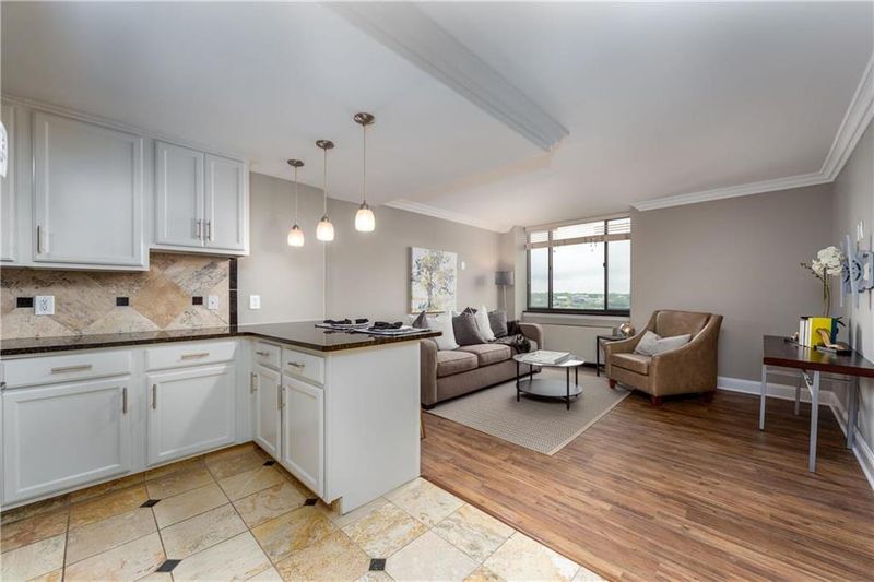 700 E 8th St #16N, Kansas City, MO 64106
