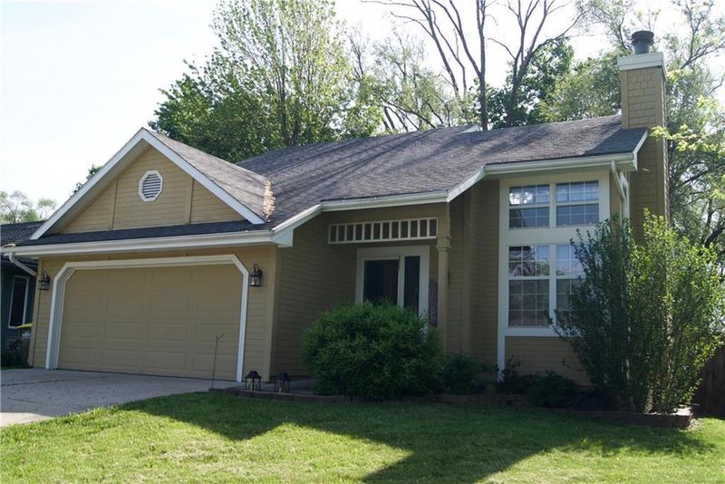 704 N 2nd St, Lansing, KS 66048