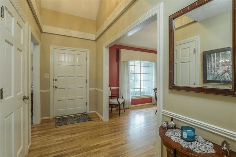 10041 Farley Ln, Overland Park, KS 66212