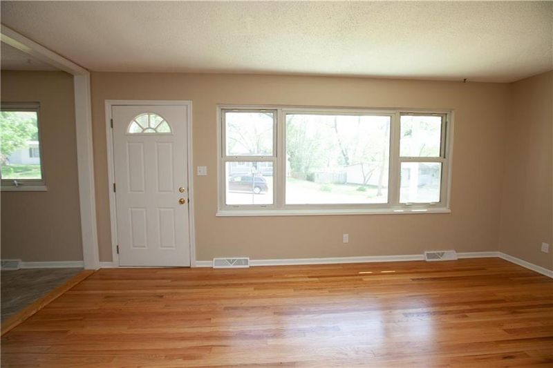 8024 Northrup Ave, Kansas City, KS 66112